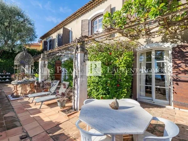 Villa 8 pièces 280 m²