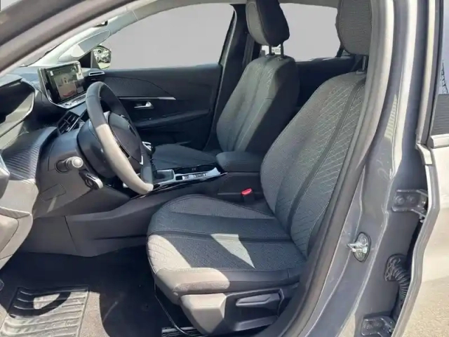 Peugeot 208 turbo 100 ch bvm6 — photo 11