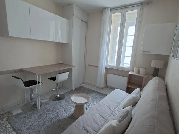 A louer trois studios étudiant Vieux Port La Rochelle