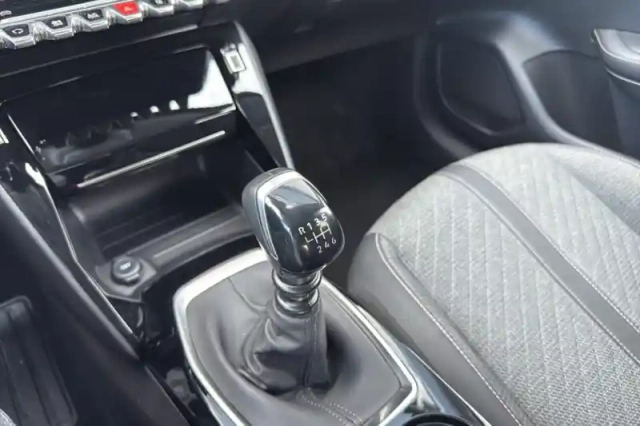 Peugeot 208 100 s&amp;s bvm6 — photo 24