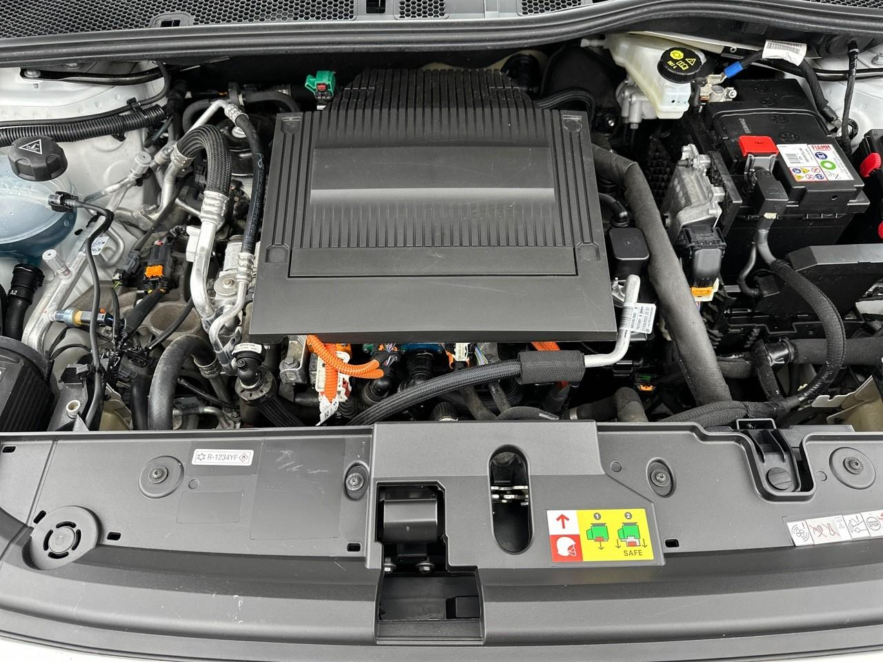 Peugeot 208 electrique 50 kwh 136ch like — photo 13