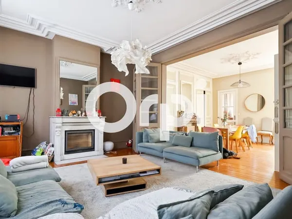 Maison 6 pièces 232 m²