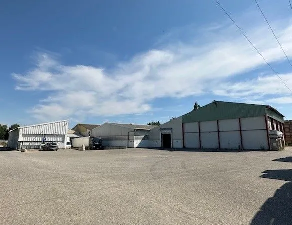 A LOUER ENTREPOT / HANGAR 320m2 A 1000m2