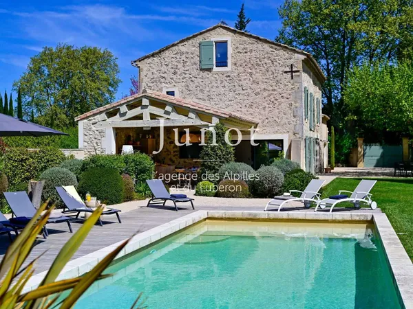 Maison 10 pièces 280 m²
