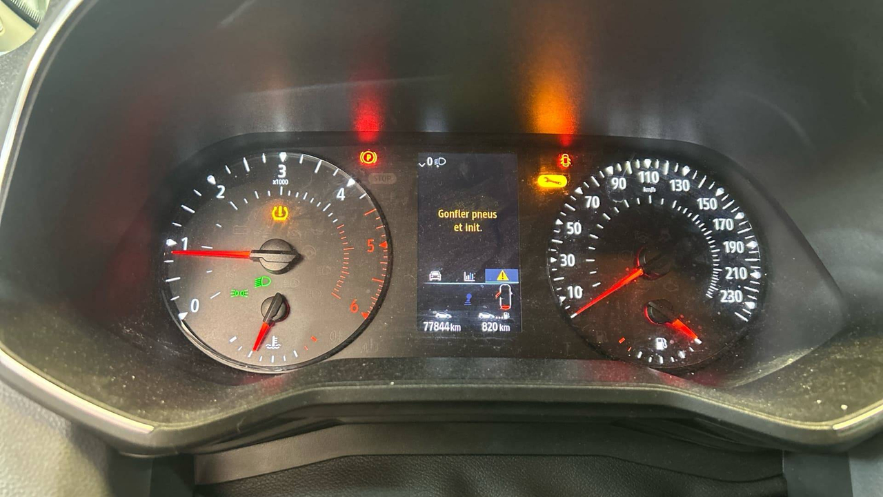Renault CLIO SOCIETE BLUE DCI 85 — photo 15