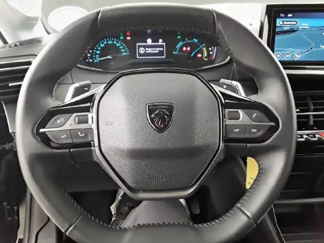 Peugeot 208 hybrid 110 e-dcs6 — photo 9