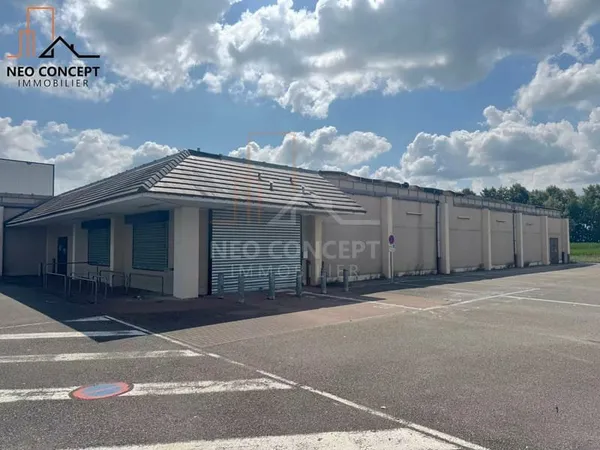 Local commercial 1 196 m² + parking - Ancien magasin à louer - Zone commerciale Weyersheim