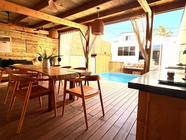RARE - ENSEMBLE IMMOBILIER DE PRESTIGE - Location saisonnière à HAUTE RENTABILITÉ à 500 m du lagon -