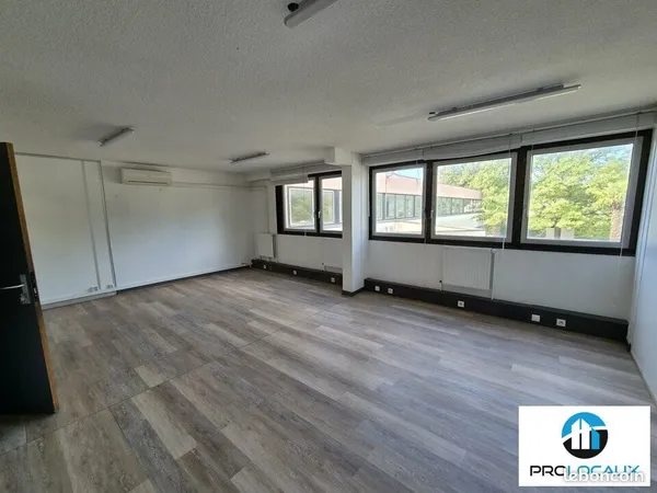 Bureaux 54 m² SAINT EGREVE