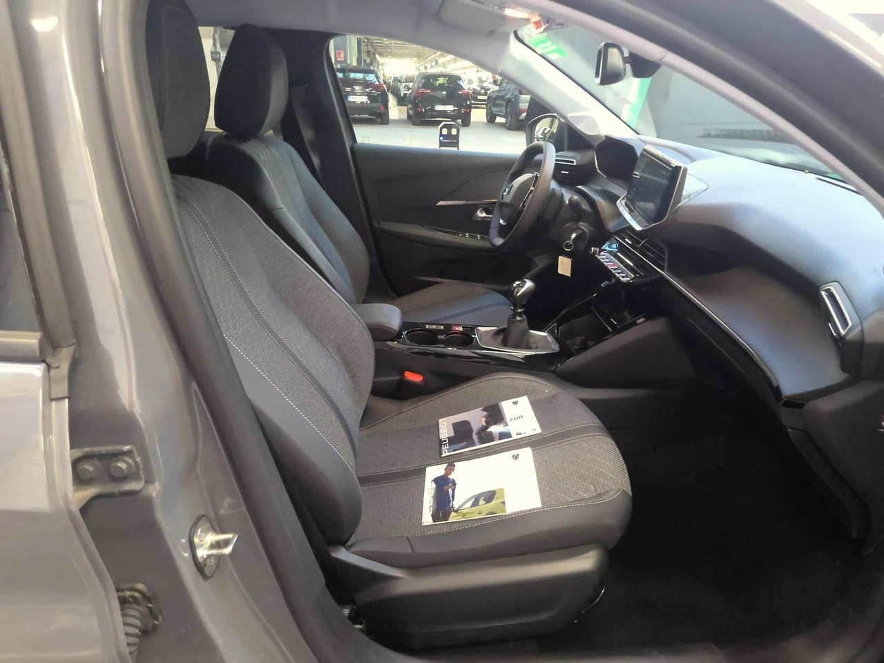 Peugeot 208 — photo 3