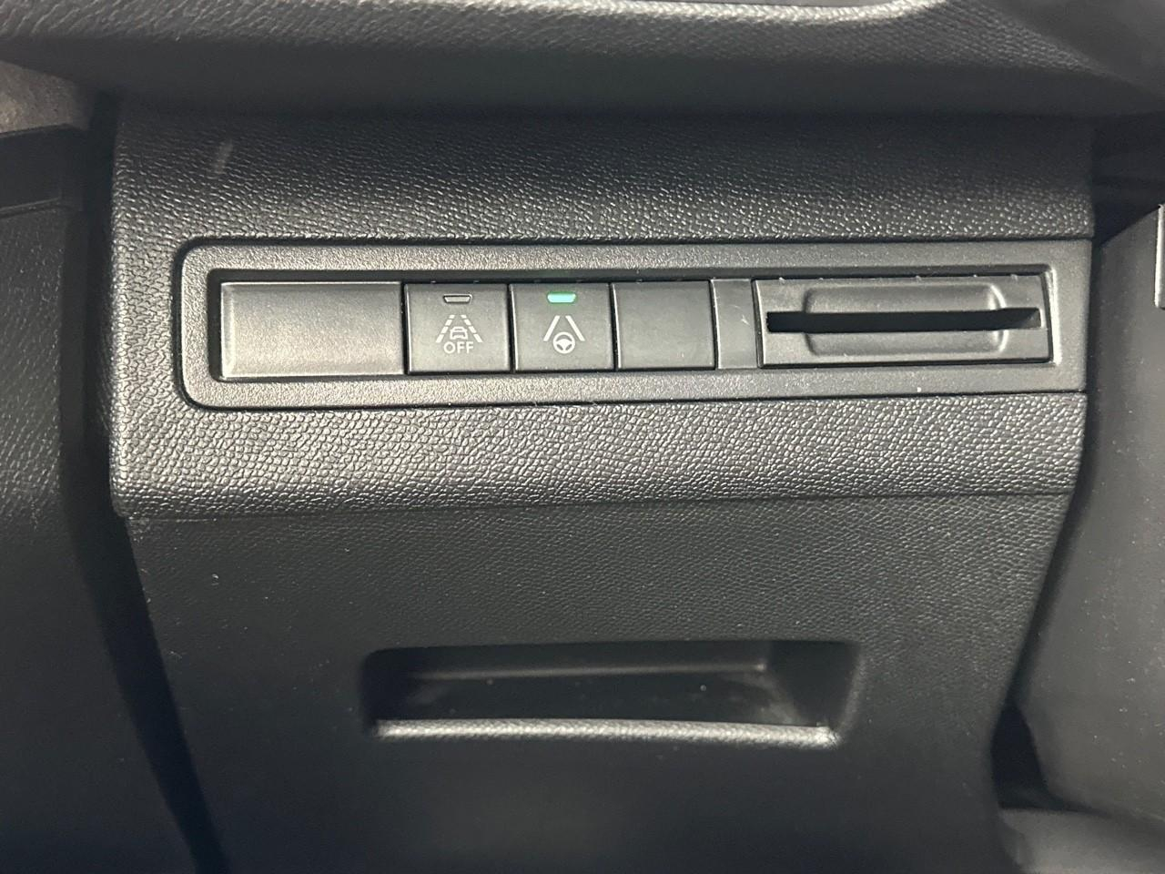 Peugeot 5008 puretech 130ch s&s eat8 gt pack — photo 16
