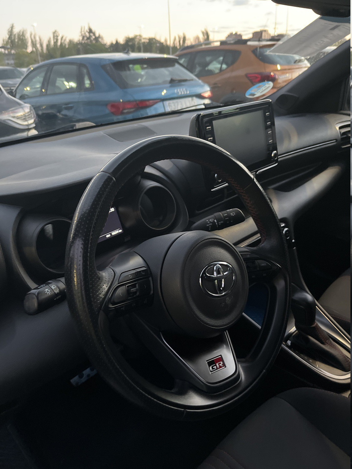 Toyota Yaris 4 — photo 50