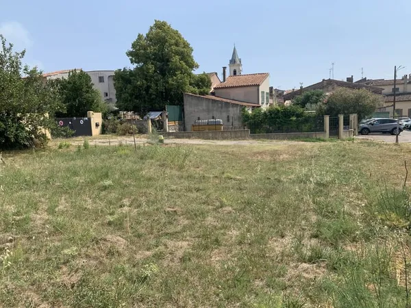 Terrain constructible 235 m2 à Tavernes
