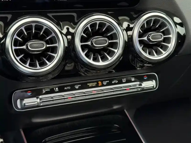 Mercedes Gla 250 e amg line — photo 32