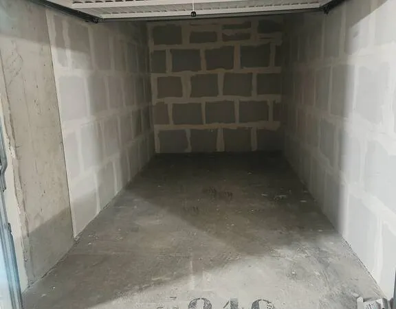 Garage/Parking