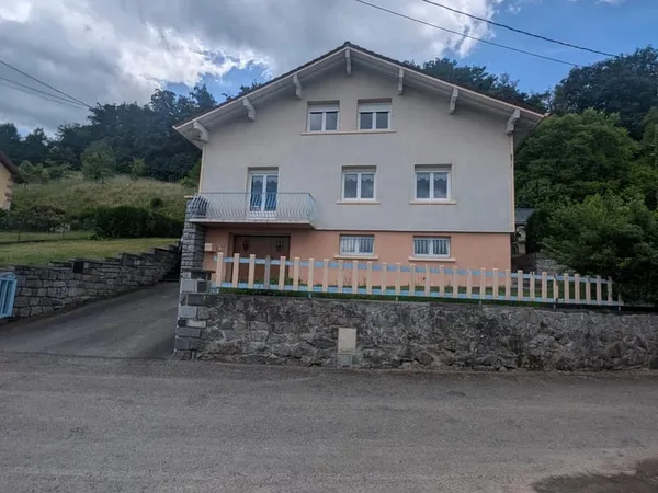 Maison de ville sur sous sol avec vue dominante
