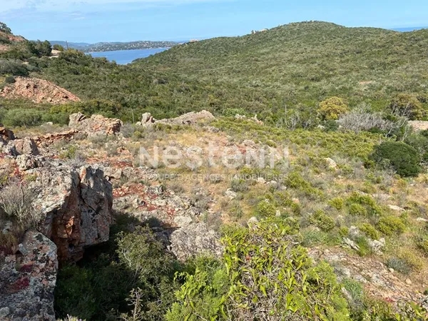 À vendre - Parcelles non constructibles en pleine nature vue mer
