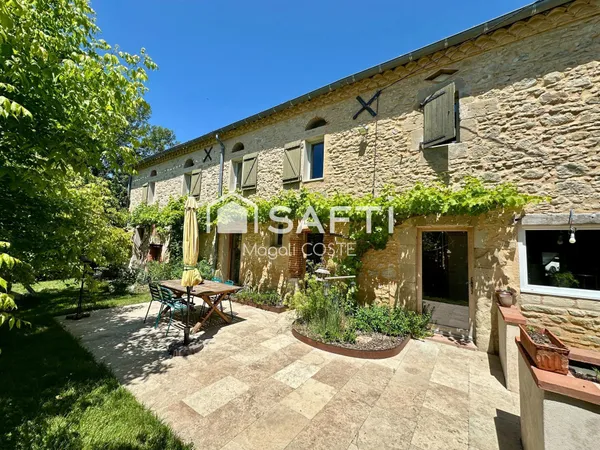 Propriété de caractère avec 2 habitations
