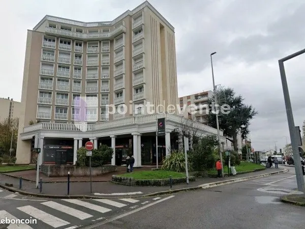 Local commercial 300 m²
