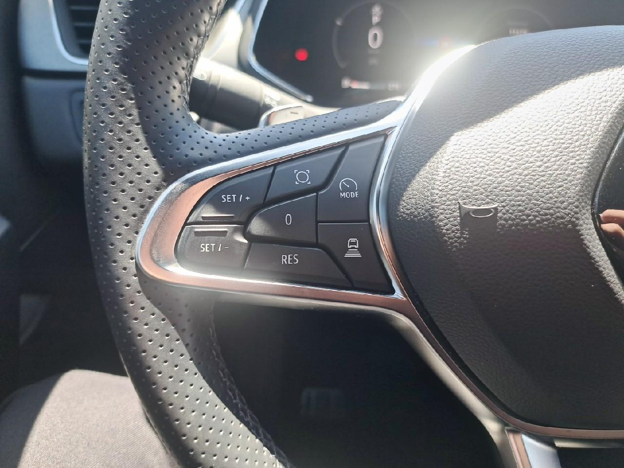 Renault Captur mild hybrid 160 edc techno — photo 21