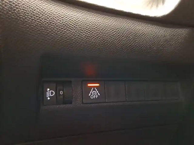 Peugeot 208 puretech 75 s&amp;s bvm5 — photo 19