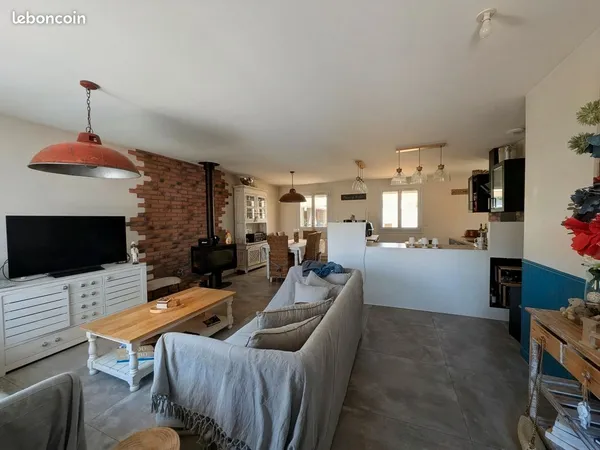 Maison renovée Dompierre sur mer ( CHAGNOLET)