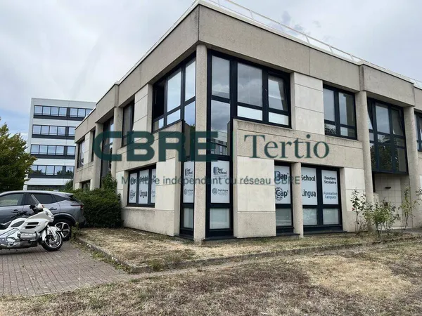Bureau 64 m²
