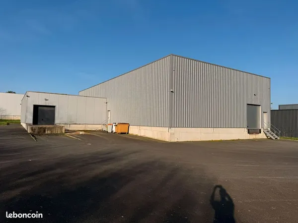 Local 750 m² PLERNEUF