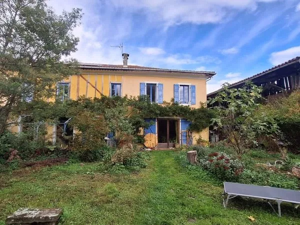 Grande maison de 330 m² sur un terrain de 3000m²