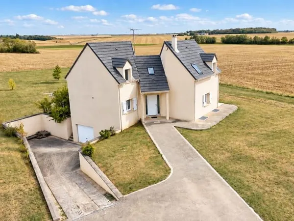 Une maison familiale aux beaux volumes, alliant confort, luminosité et prestations de qualité !