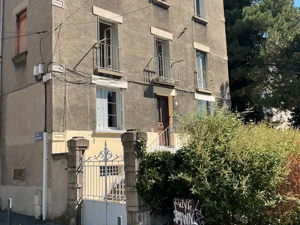 Dans maison ancienne Appartement 2pieces