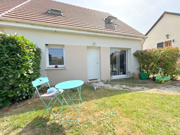 A VENDRE - Maison Gisors Centre - 4 chambres - 360 m² de terrain - 2 places de parking
