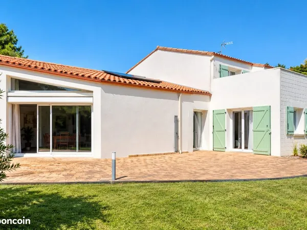 Propriété 10 pièces 239 m²