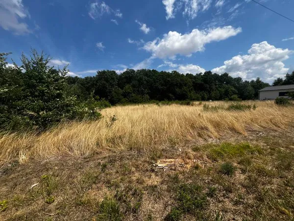 Terrain 12447 m²