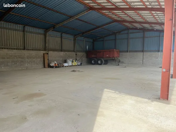 À LOUER - Hangar / Bâtiment d'activité commerciale ou artisanale - 525 m² - Beauce-la-Romaine (41)