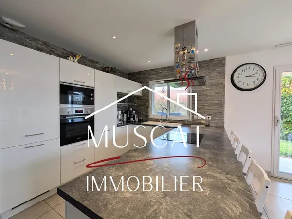 FRONTONAS - Maison plain-pied - double garage - terrasse - j