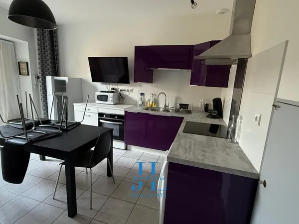 Maison de ville en pierre avec cour privative à vendre - Centre-ville de La Réole