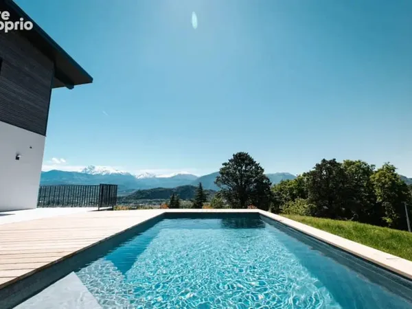 VILLA 250m2 Exceptionelle I DPE A • Vue exceptionnelle sur les Alpes • Piscine • 248 m2 habitables