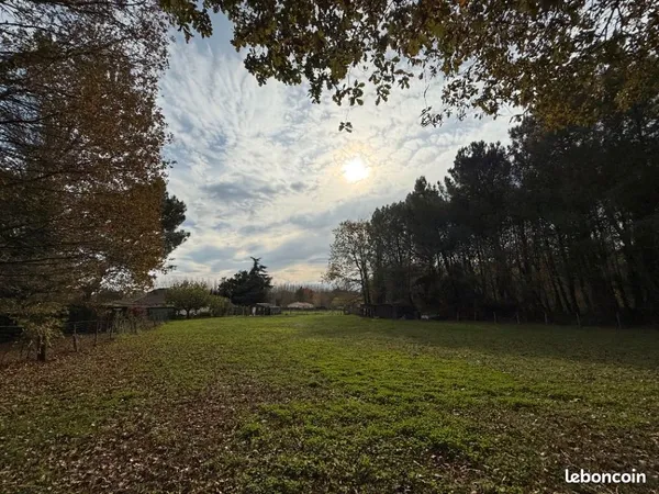 Terrain 529 m² Salles
