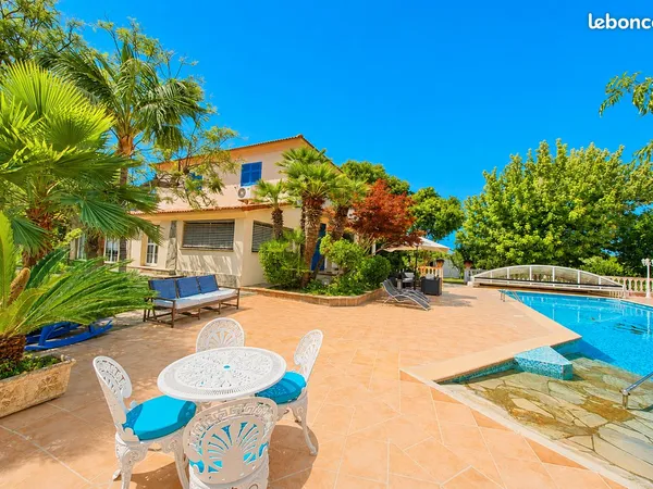 Propriété 4 pièces 250 m²