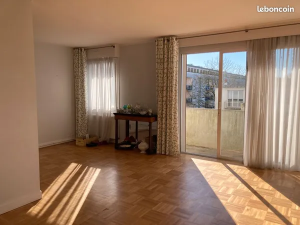 Appartement T5 lumineux, avec garage et cave, plein centre