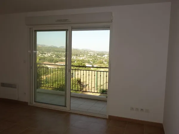 T2 AVEC BALCON TRAVERSE DE LA BAUME LOUBIERE