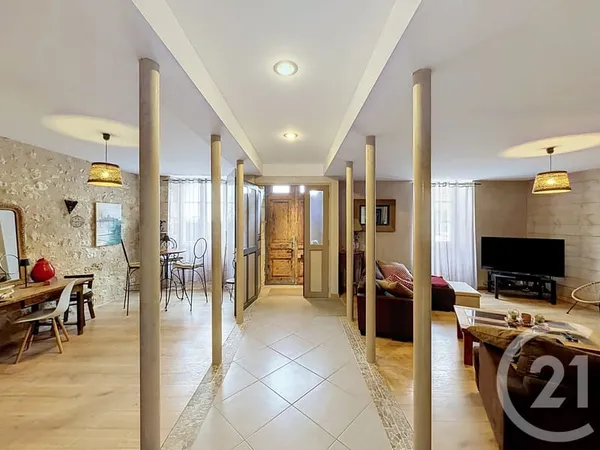 Maison 7 pièces 234 m²