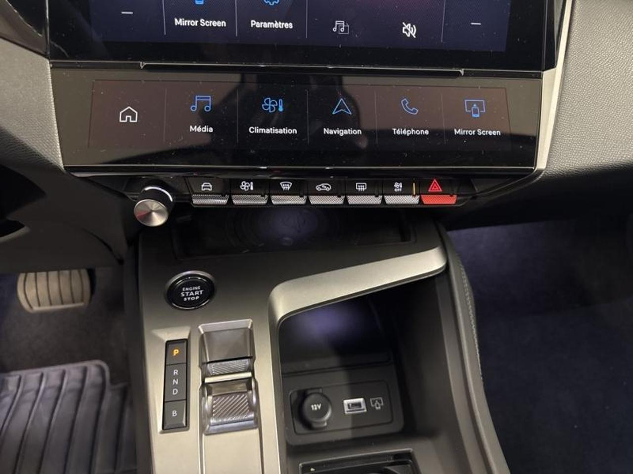 Peugeot 308 phev 180ch allure e-eat8 — photo 11