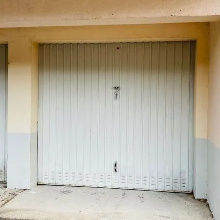 Garage box porte basculante