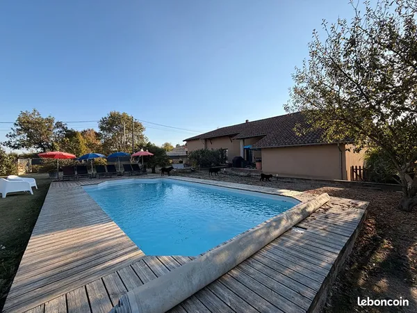 Maison 8 pièces 253 m²