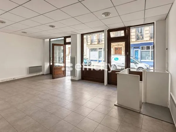 Local commercial 66 m²