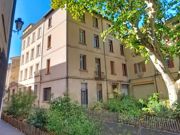 A vendre à CARPENTRAS - Immeuble de rapport - Rentabilité brute de 7,13 %