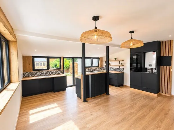 Maison rénovée de 114 m² avec 3 chambres, jardin et terrasse à Tiercé, proche gare et commerces