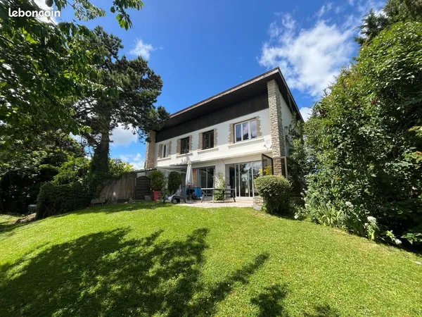 Propriété 10 pièces 253 m²